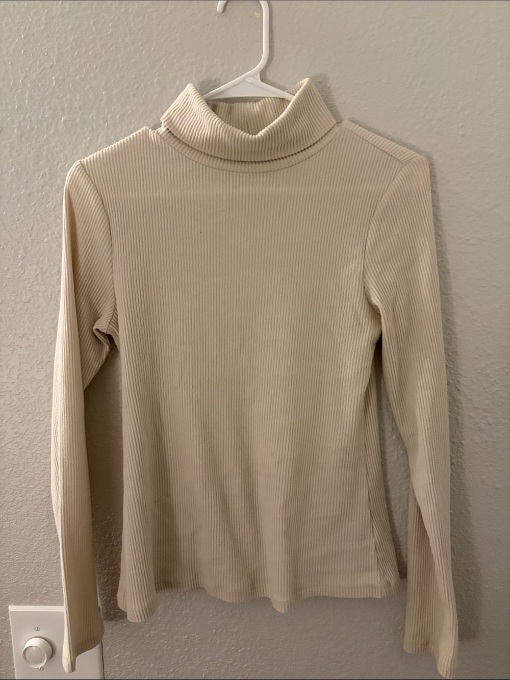 Old Navy Cream Ribbed Turtleneck Long Sleeve Sweater